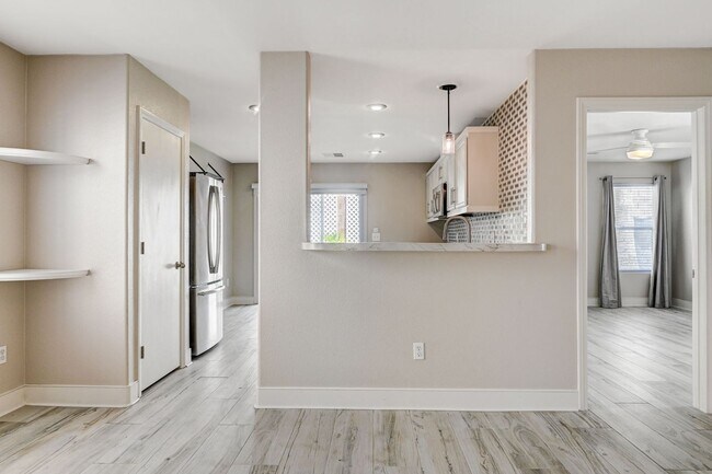 Building Photo - Stunning Southern Highlands Two Story