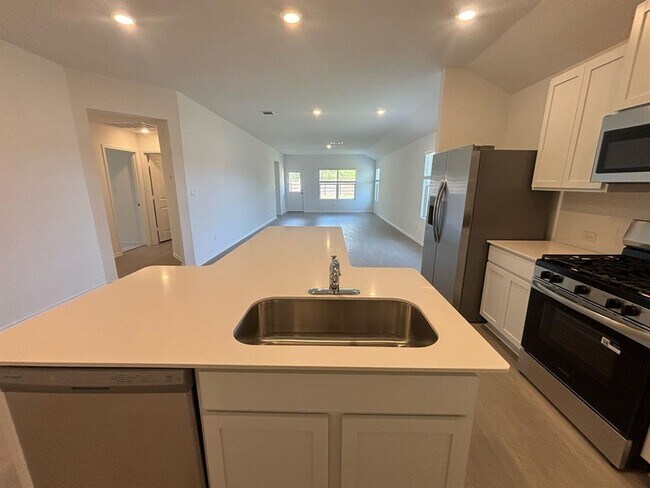 Building Photo - 275 Keefer