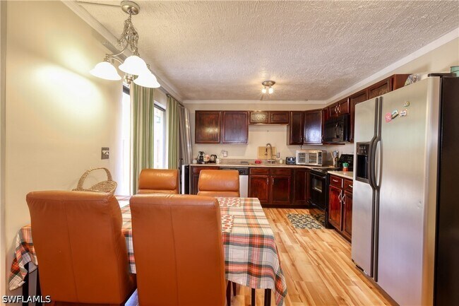 Building Photo - 1724 Park Meadows Dr