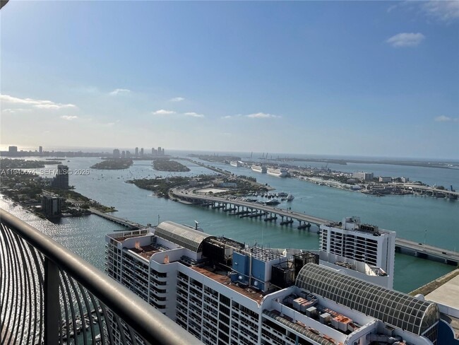 Building Photo - 1750 N Bayshore Dr