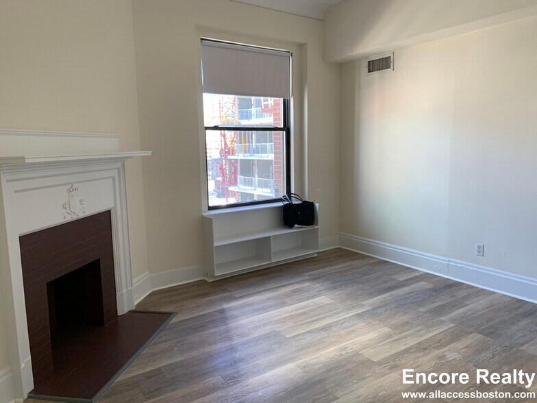 Building Photo - 62 Boylston St