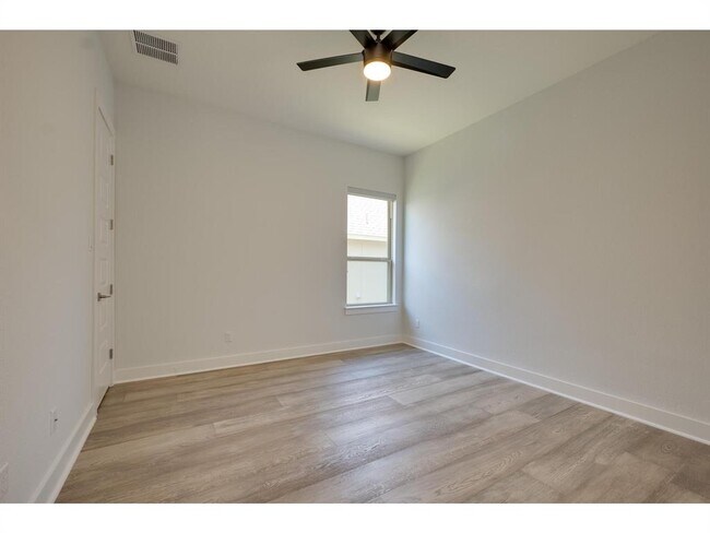 Building Photo - 523 Baldovino Skyway