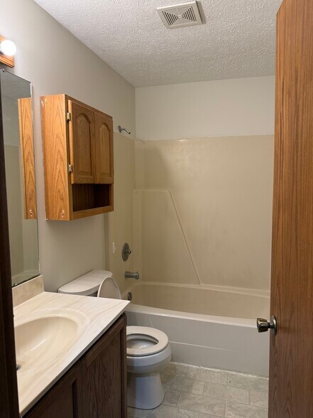 Building Photo - 4019 Lillie Ave