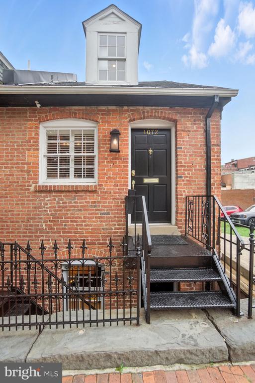 Building Photo - 1072 30th St NW