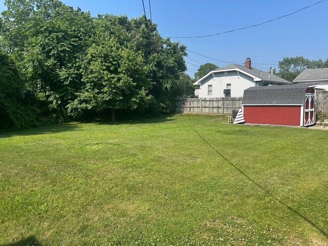 Building Photo - 1 Bedroom, 1 Bath Home,  close to Down Tow...