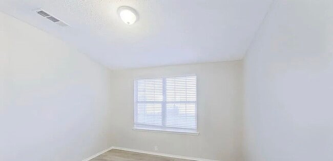 Building Photo - AVAILABLE NOW