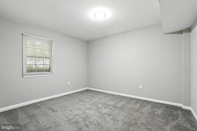 Building Photo - 9104 Hamilton Dr
