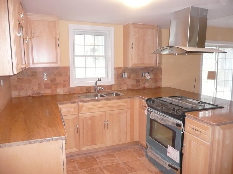 Building Photo - 118 Blakely Rd