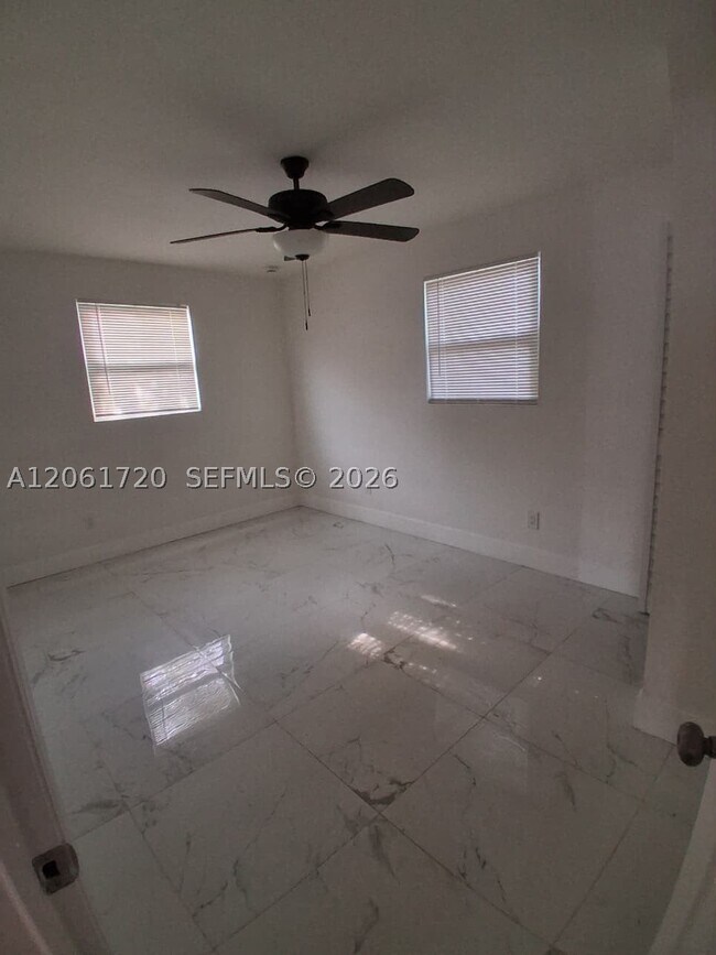 Building Photo - 3730 NW 4th Pl