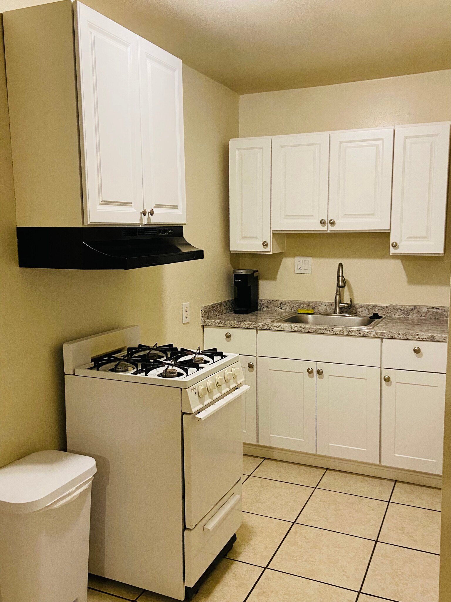 Building Photo - 4014 N Foxdale Ave