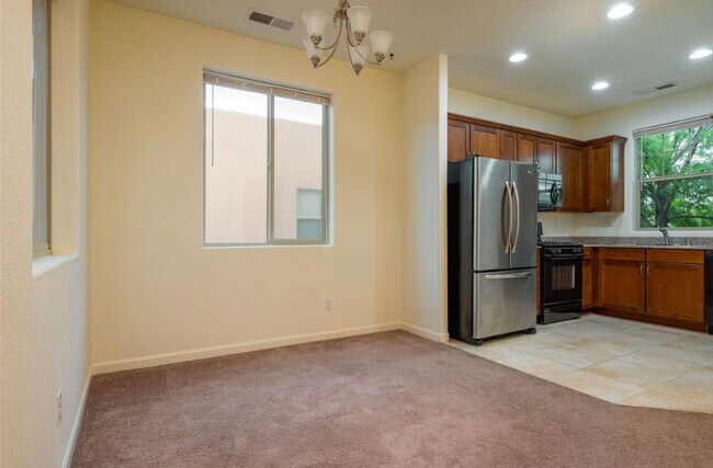 Building Photo - 10 Avenida Vista Esquisita