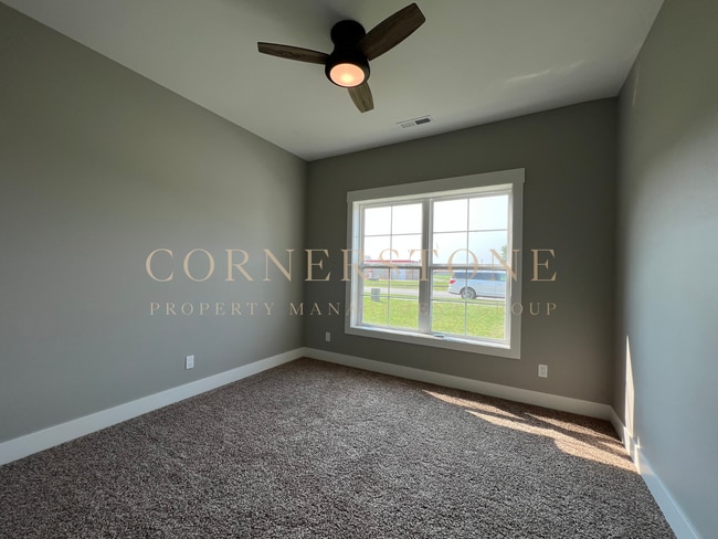 Building Photo - Beautiful 3 bedroom house! $2,250