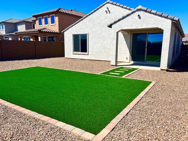 Building Photo - COMING SOON !! Mountainside Living at Canyon Views! 4 bedroom 2 bathroom!