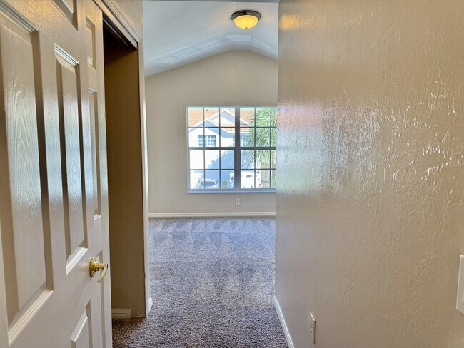 Building Photo - 912 Hampton Cir