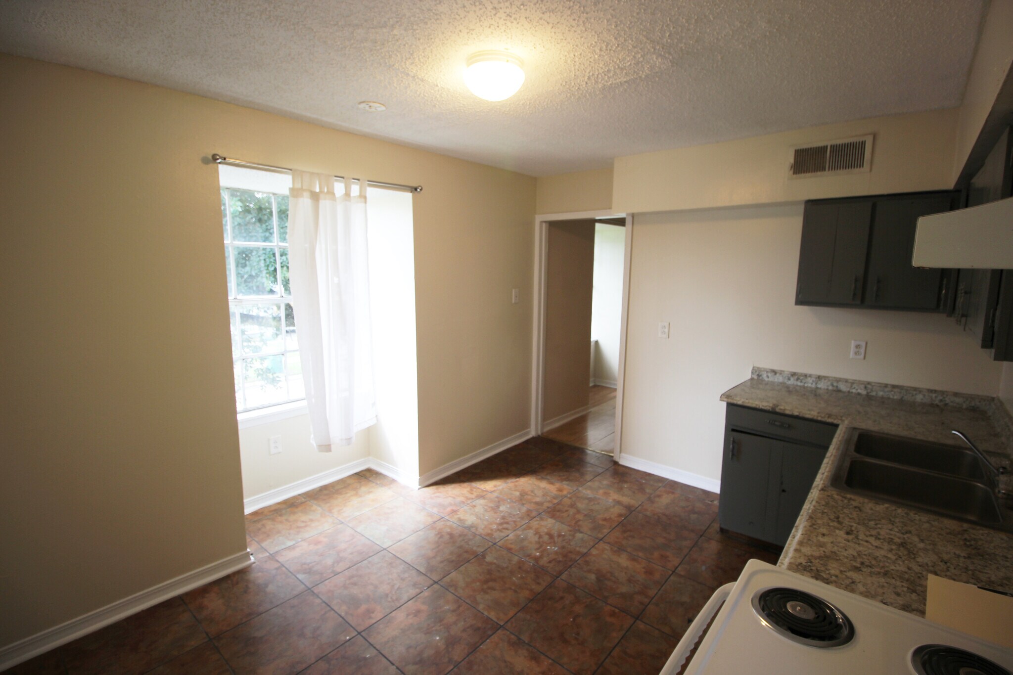 Building Photo - 176 Rosalie Dr