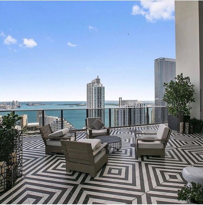 Building Photo - 801 S Miami Ave