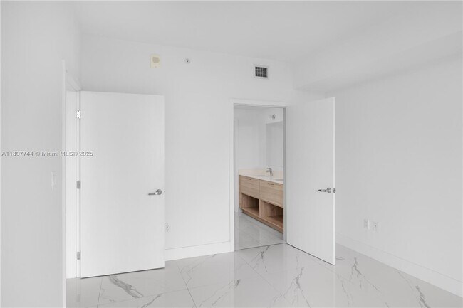 Building Photo - 16385 Biscayne Blvd