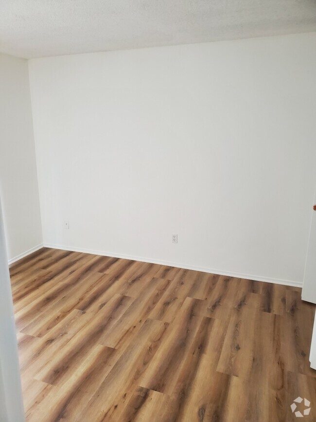 Building Photo - 117 S Lucia Ave
