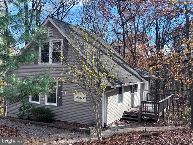 Building Photo - 132 Pinecrest Ln