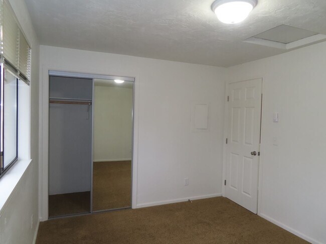 Building Photo - 2 Bed, 1.5 Bath Condo in The W. Eugene Nei...
