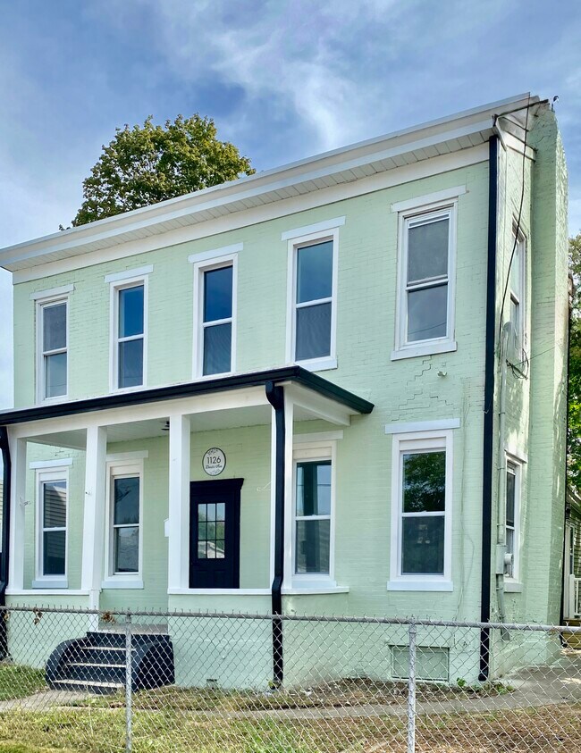 Primary Photo - 1126 Deutz Ave