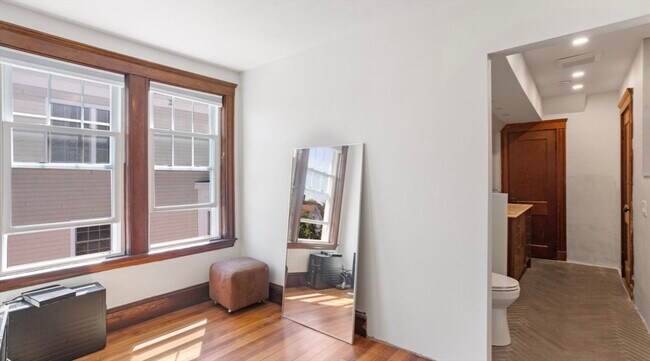 Building Photo - 92 Litchfield St
