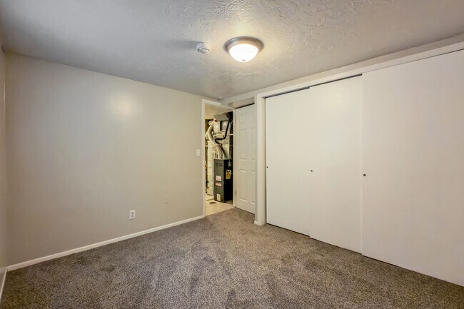 Building Photo - Charming 3-Bed, 1.5-Bath Home with Garage & Modern Comforts - Available NOW!