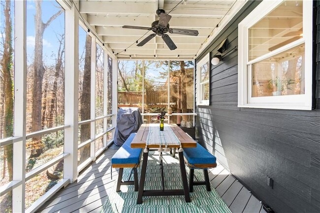 Building Photo - 565 Harold Ave NE