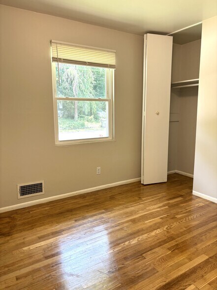 Building Photo - 218 Upton St