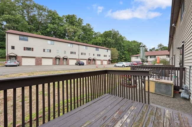 Building Photo - 140 Thompson St