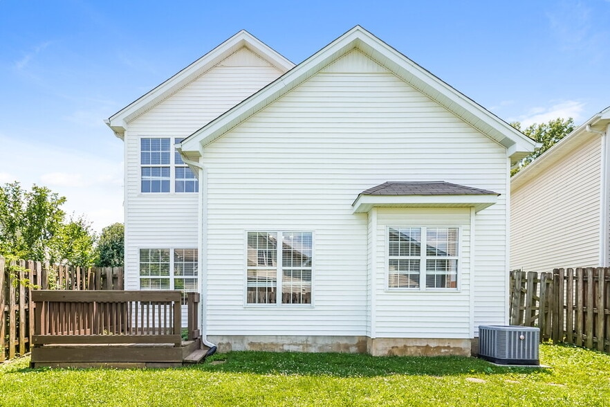 Building Photo - 909 Bexhill Ct S