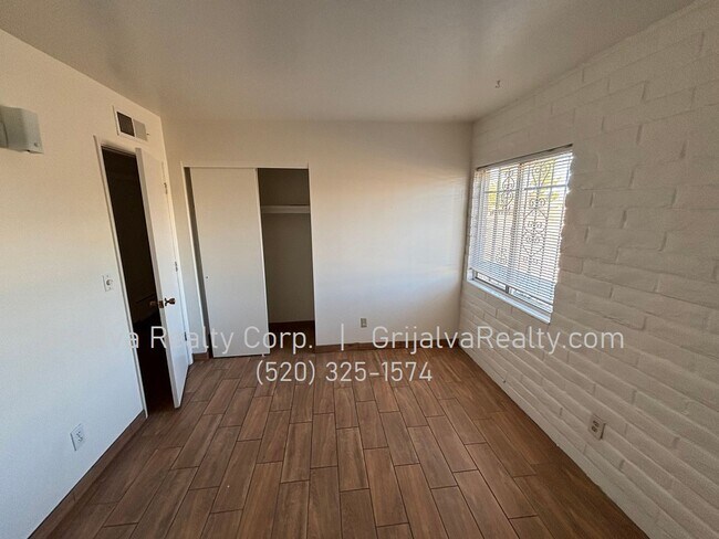 Building Photo - 3 Bed, 2 Bath Townhouse for Rent on the East Side (Escalante/Kolb)