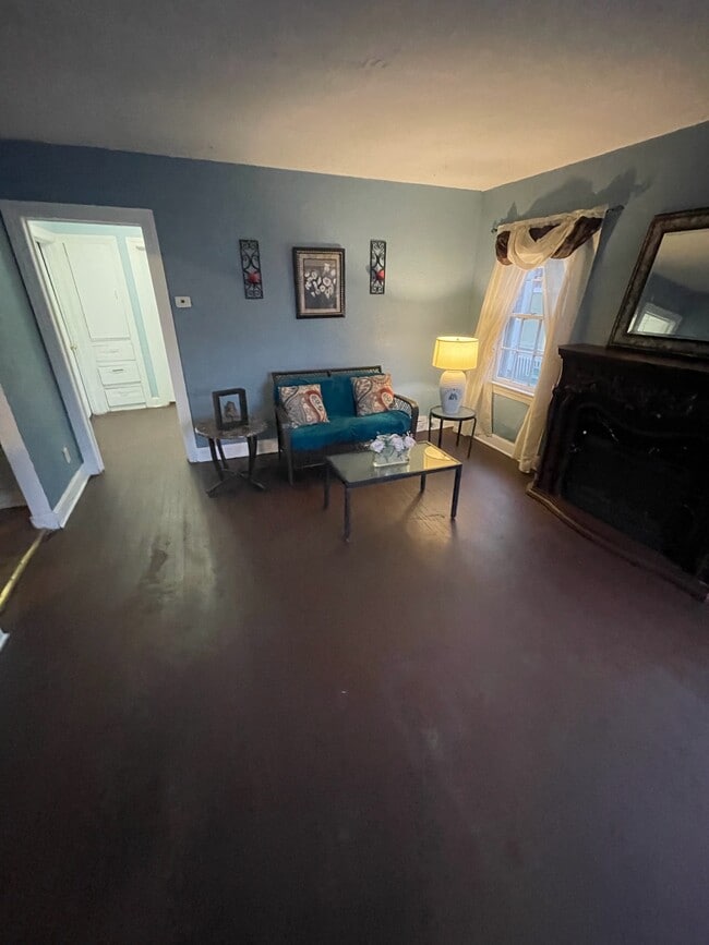 Building Photo - 559 E Avondale Ave