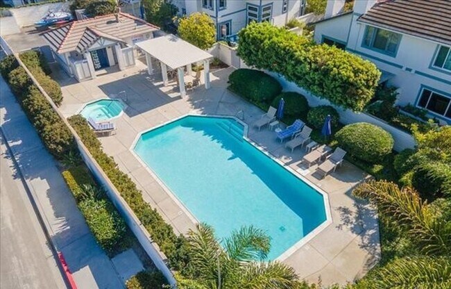 Building Photo - Refined Coastal Living in One of Carlsbad’s Most Exclusive Communities