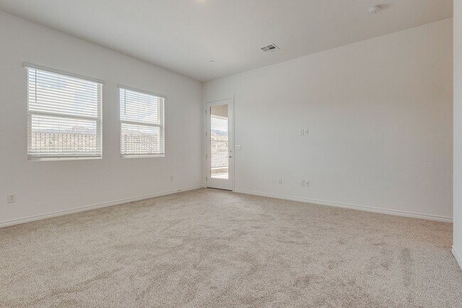 Building Photo - 12608 Heritage Hts Dr
