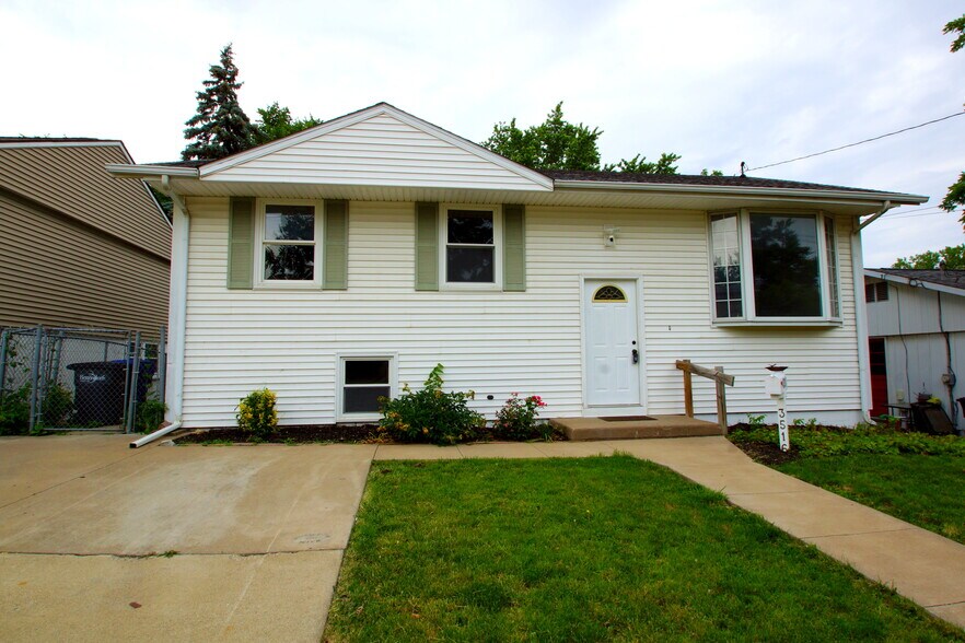 Primary Photo - 3516 Central Ave