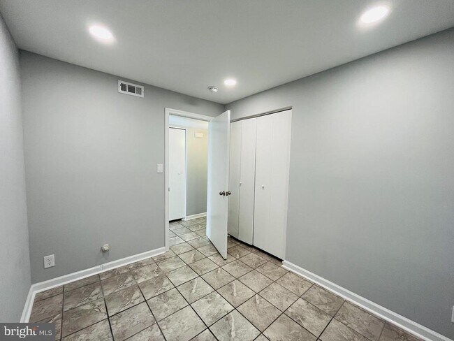 Building Photo - 202 Chesterfield Ln