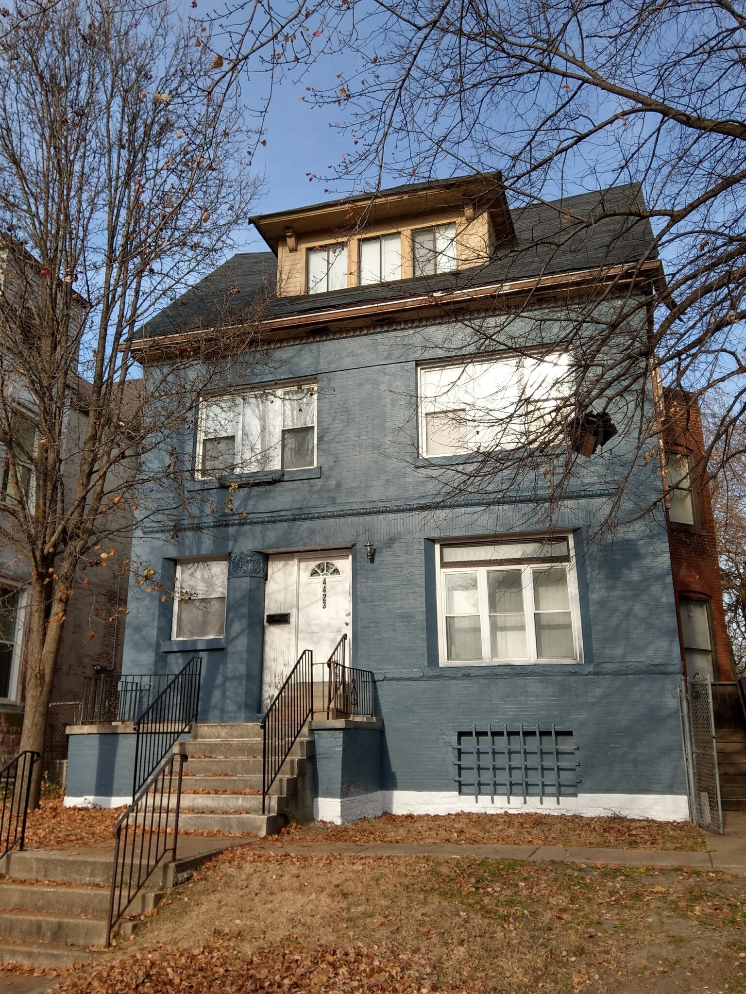 front of building from street. Unit is in the rear - 4425 Enright Ave