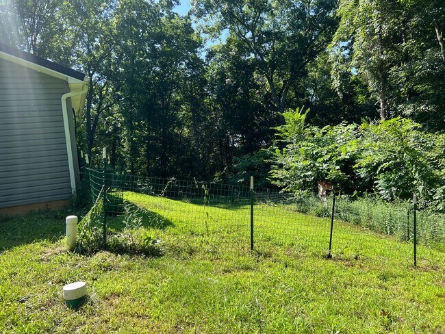Building Photo - House on 5 acres 3 beds, 2 baths