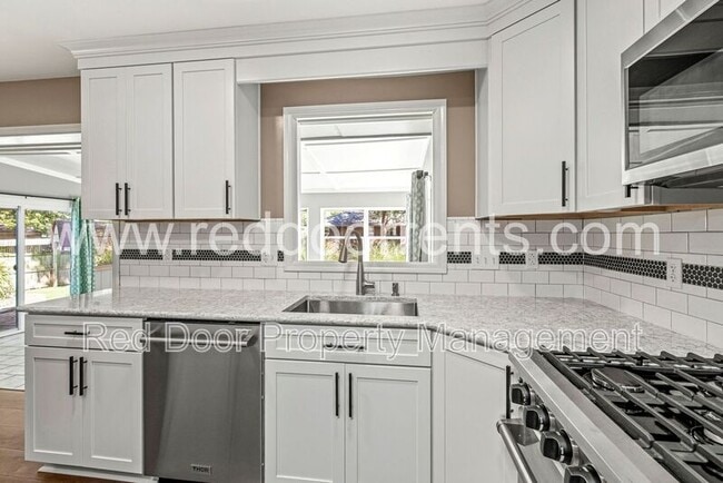 Building Photo - 8635 Bishops Ln