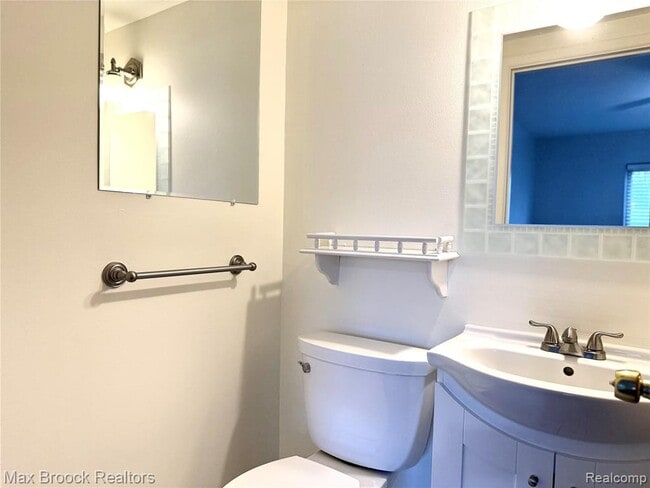 Building Photo - 1245 Derby Rd