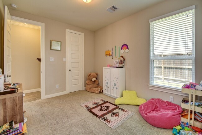 Building Photo - 25710 Oakwood Knoll Dr