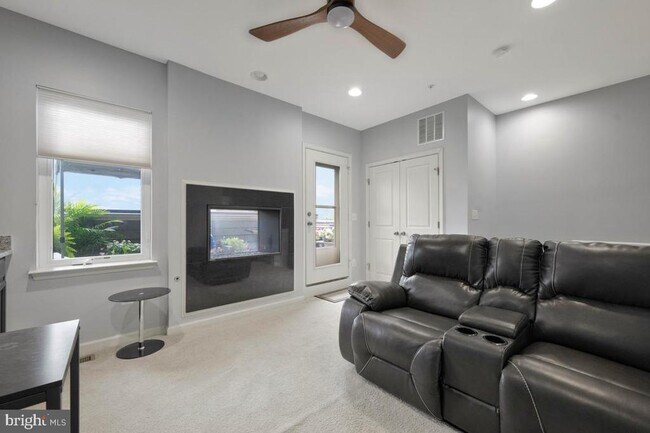 Building Photo - 518 Harborview Dr