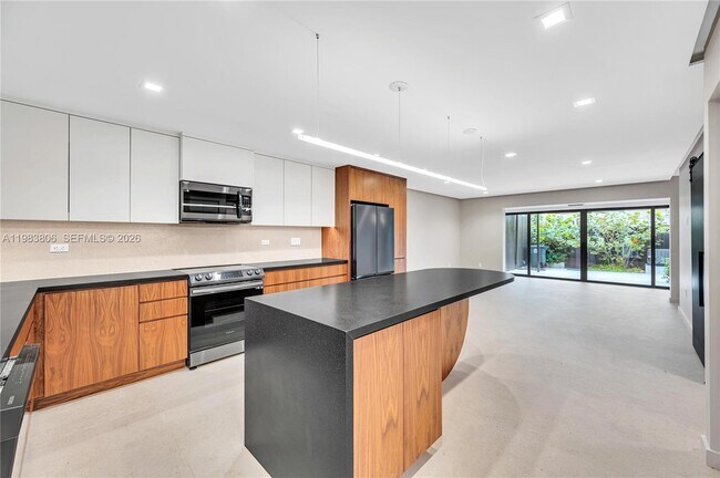 Building Photo - 2211 NE 122nd St