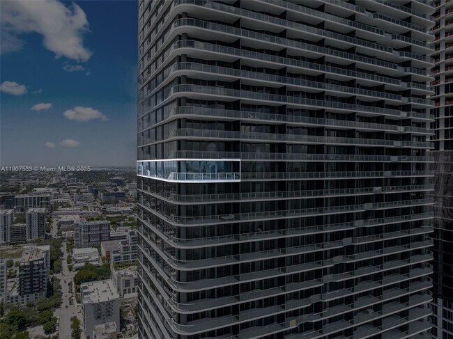 Building Photo - 700 NE 24th St