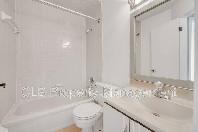 Building Photo - 114 Blue Heron Dr