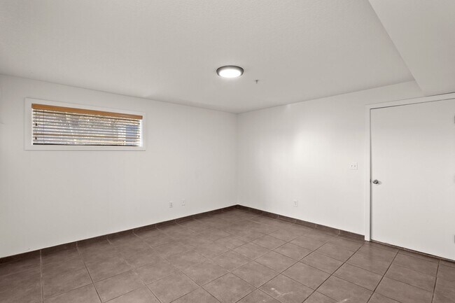 Building Photo - North Portland Recently Renovated Condo