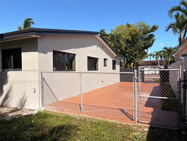 Building Photo - 2120 SW 84th Ave