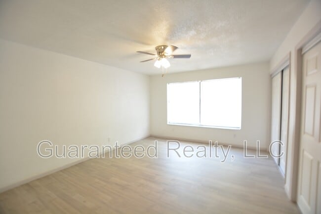 Building Photo - 810 Plum St