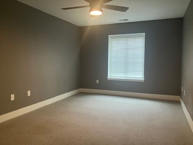 Building Photo - Behrell Condo